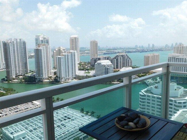 Primary Photo - 950 Brickell Bay Dr
