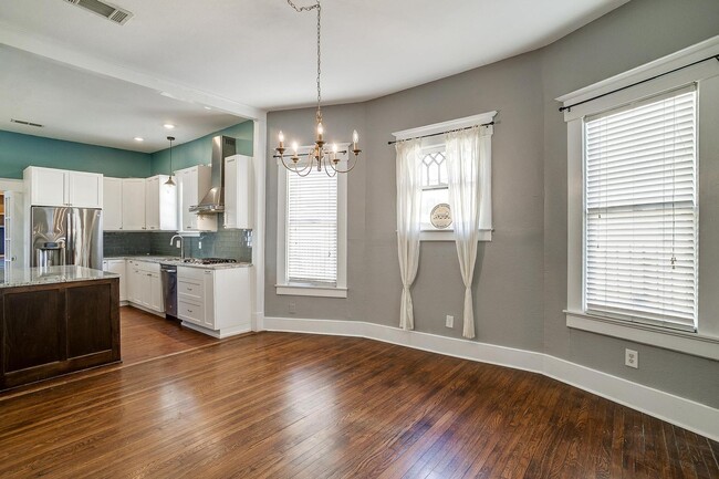 Building Photo - Amazingly Remodeled 1916 Home Located in N...