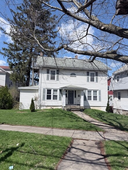 Building Photo - 2129 James St