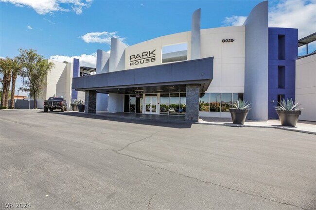 Primary Photo - 8925 W Flamingo Rd
