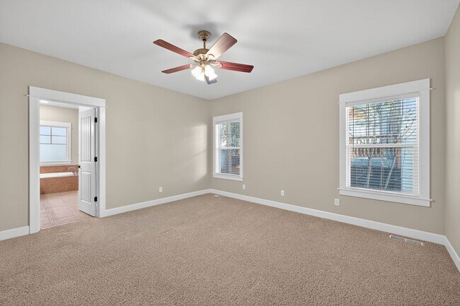 Building Photo - 4 Bedroom Awbrey Court Home with Main-Level Primary + Bonus Living Area