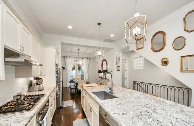 Building Photo - 15623 Broad St