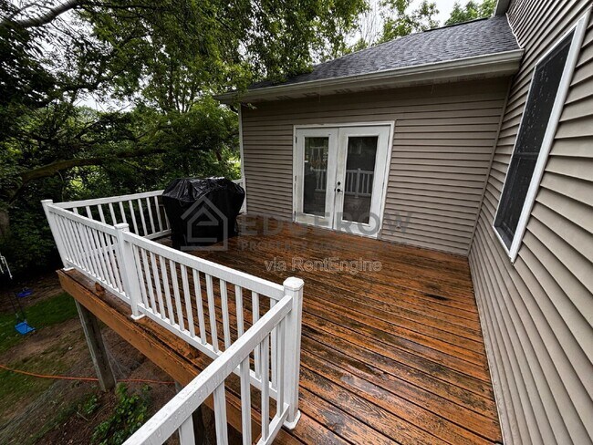 Building Photo - 6926 Lake Michigan Dr