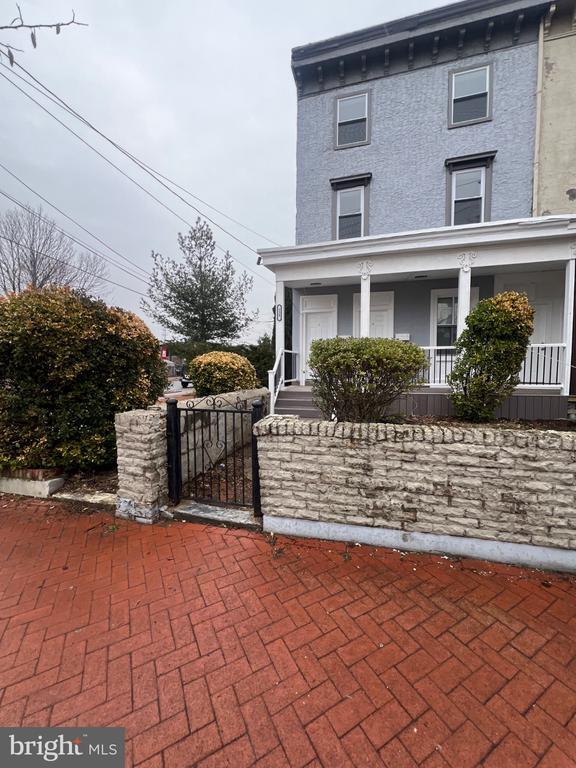 Building Photo - 330 N 2nd St