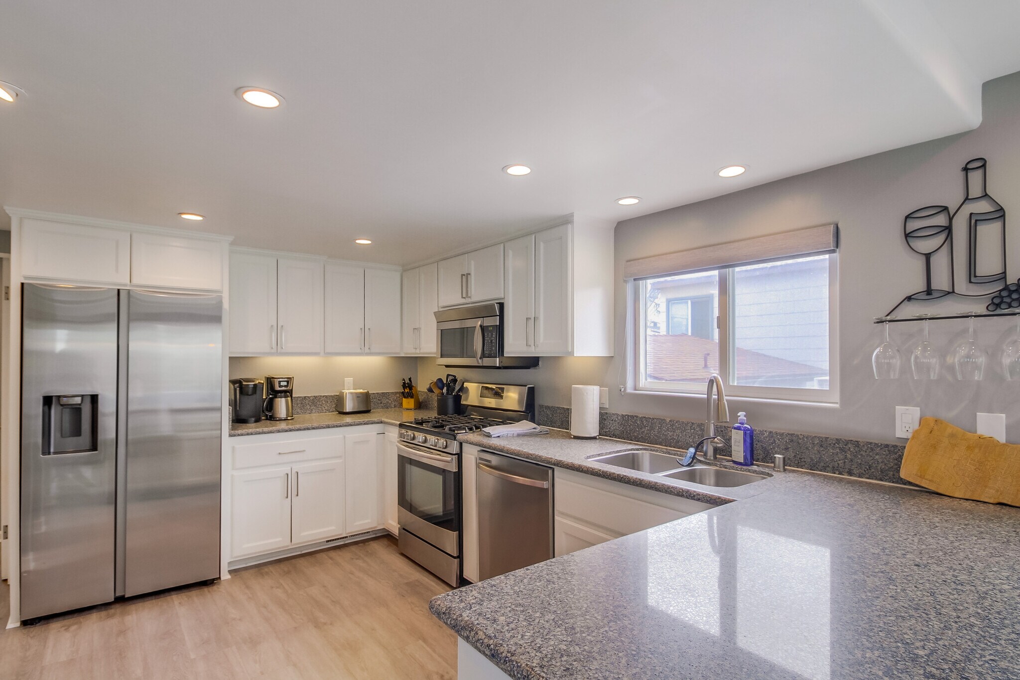 Building Photo - 735 Whiting Ct