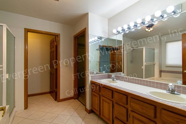 Building Photo - 1223 Red Oak Ct