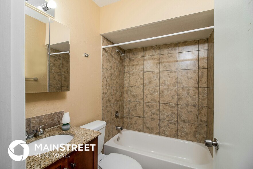 Building Photo - 515 65th Ave Dr W
