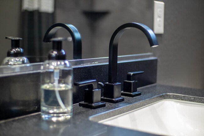 Building Photo - 14144 W Smoketree Dr