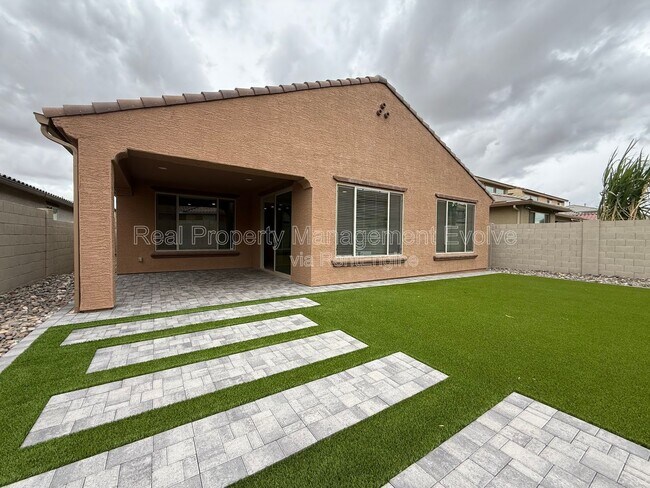 Building Photo - 5811 N 88th Ln