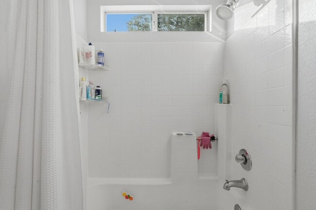 Building Photo - FURNISHED 2 Bedrooms plus den/loft & Private Pool