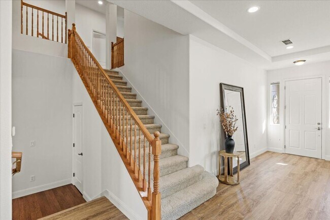 Building Photo - Elegant & Spacious 4 Bedroom Home Near Fol...