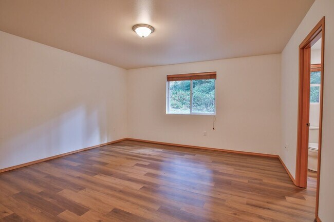 Building Photo - Private Beach Access Comes with This Lovely Freeland Home!