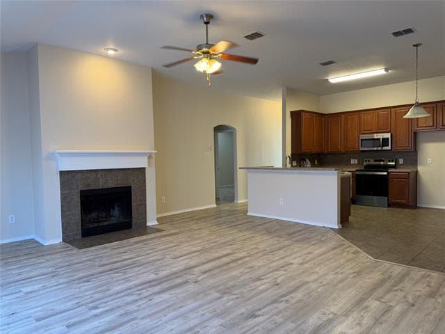 Building Photo - 305 Woodridge Dr