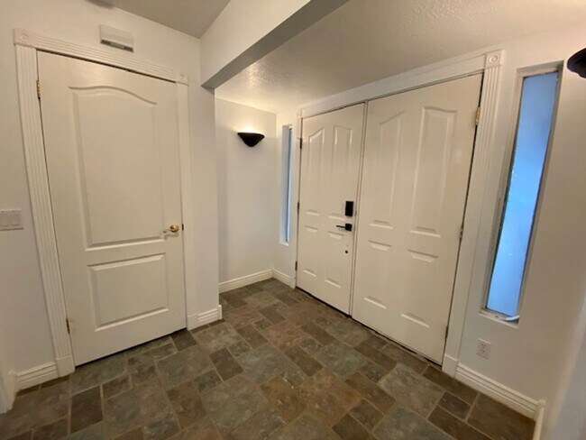 Building Photo - SPACIOUS HOME IN SANTA CLARA COMING SOON!
