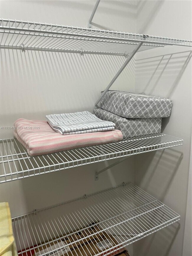 Building Photo - 2030 S Ocean Dr