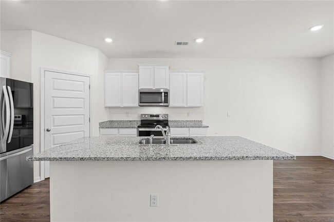 Building Photo - 166 Champlain Rd