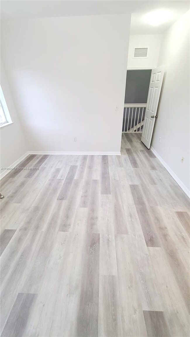 Building Photo - 741 SE 2nd St