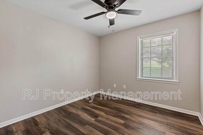 Building Photo - 5773 Redbud Cove