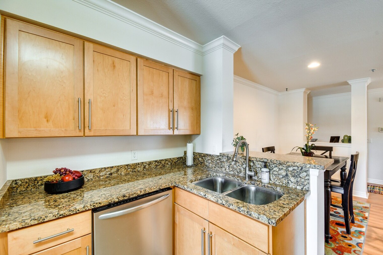 Building Photo - 2025 E Campbell Ave