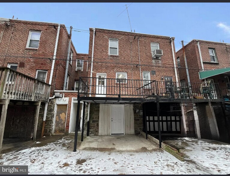 Building Photo - 5929 Woodcrest Ave