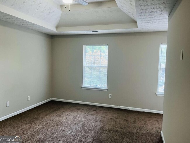 Building Photo - 690 Escalade Dr