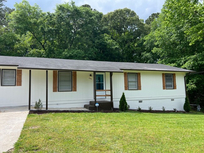 Building Photo - 2290 Pinetree Ln NE