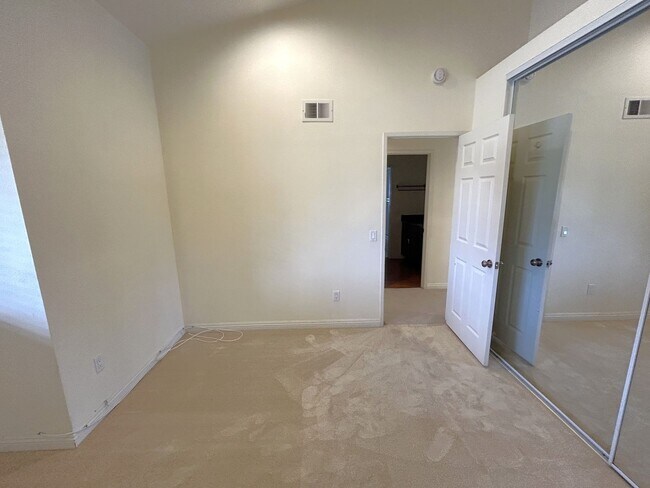 Building Photo - 904 Sky Meadow Pl