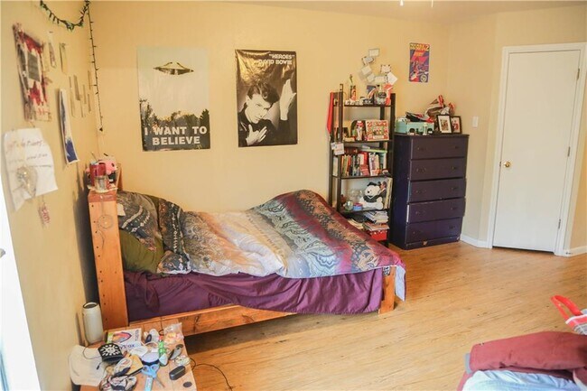 Building Photo - 1708 E 17th St