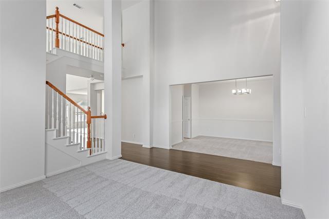 Building Photo - 915 Falcon Trail