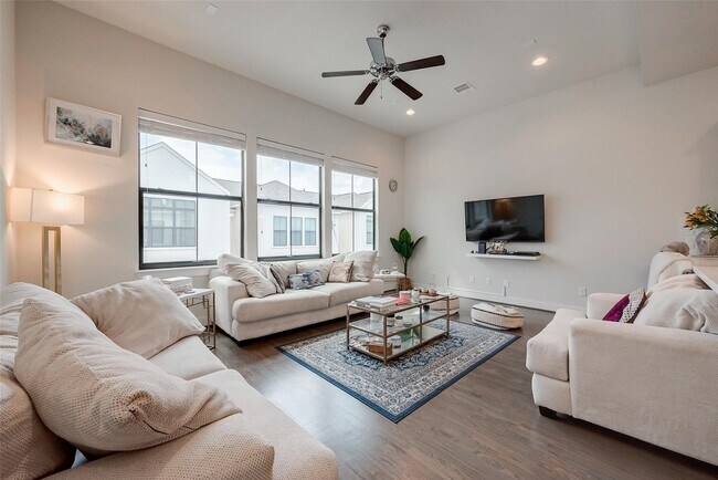 Building Photo - 3905 Tulane Oak Dr