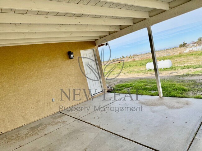 Building Photo - 4 Bedroom home on Private lot in PHELAN CA