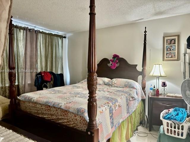 Building Photo - 9450 Live Oak Pl