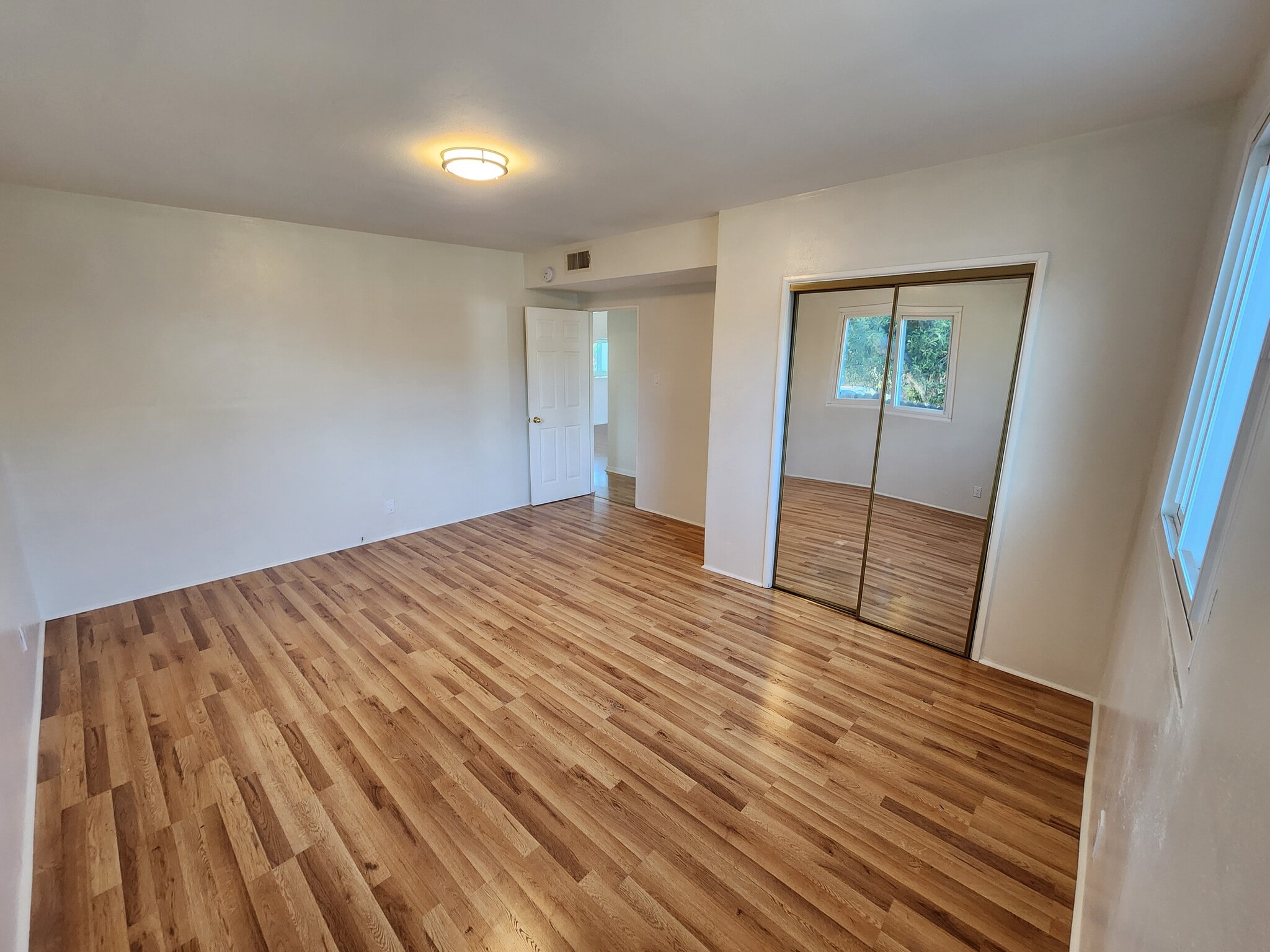 Building Photo - 10447 Cantara St