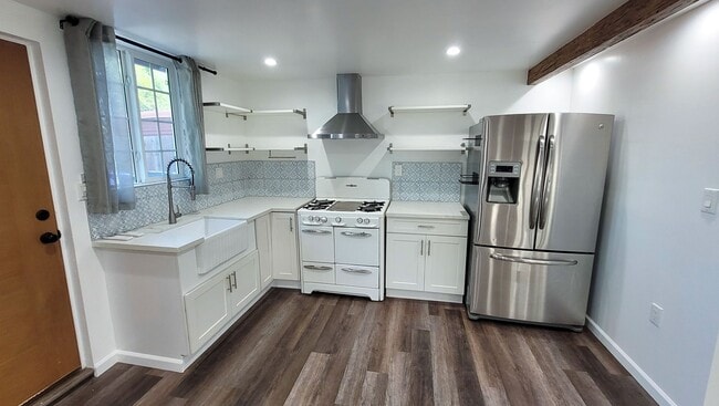 Building Photo - b10436