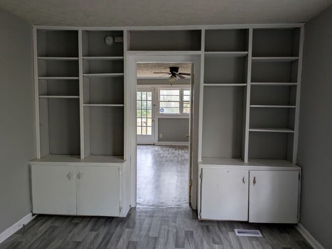 Building Photo - Newly remodeled 3 BR 1 bath home