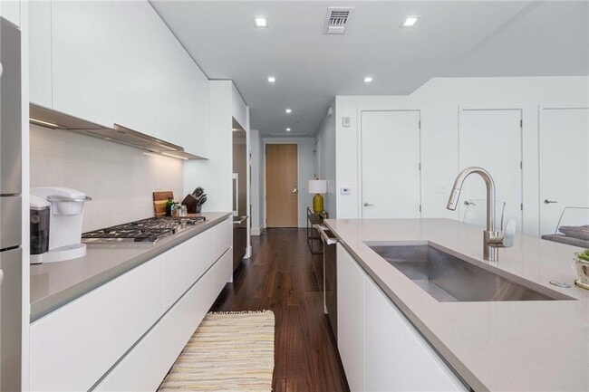 Building Photo - 501 West Ave