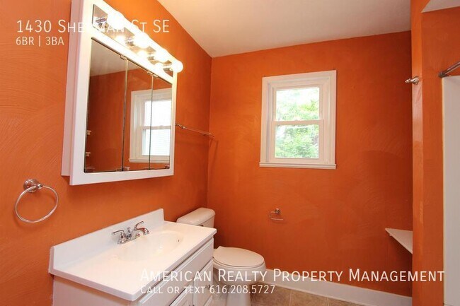 Building Photo - 1430 Sherman St SE