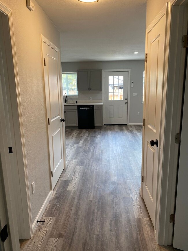 Building Photo - Coming Soon!!! High End Brand New 2Bed/1Bath Backyard Additional Dwelling Available NOW!