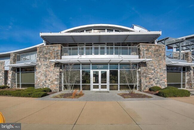 Building Photo - 2593 Eastbourne Dr