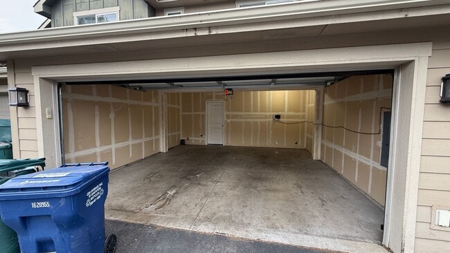 Building Photo - 6446 N Descartes Dr