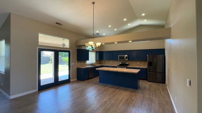 Building Photo - Beautiful Home for Rent in NW Shannon Ranch