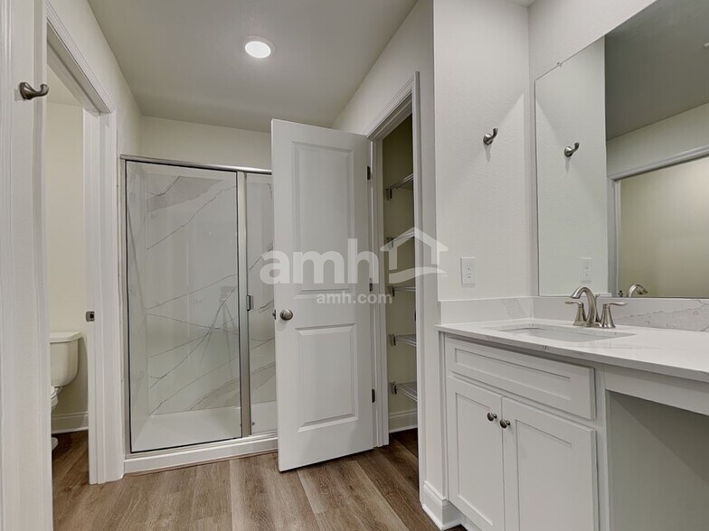 Building Photo - 2543 Feather Crst Dr