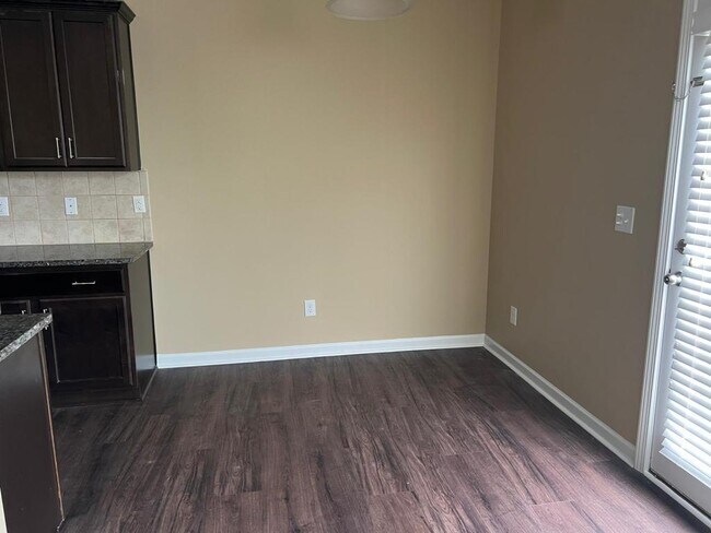 Building Photo - 4472 Middletown Dr