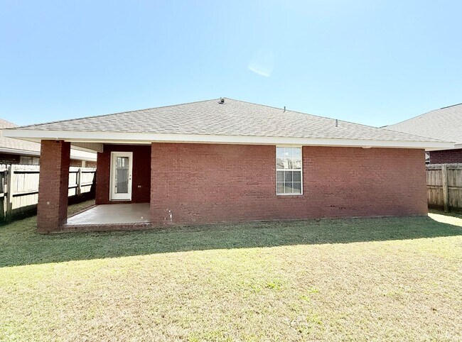 Building Photo - 3-Bedroom Home - Ashley Place