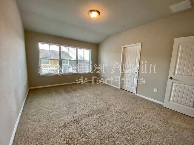 Building Photo - 516 E Slaughter Ln