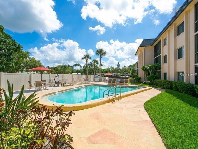 Building Photo - "Fully Renovated 2-Bed, 2-Bath Condo on Minutes from Siesta Key Beach