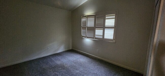Building Photo - 3 Bedroom 3 Bathroom Home in River Oaks Co...