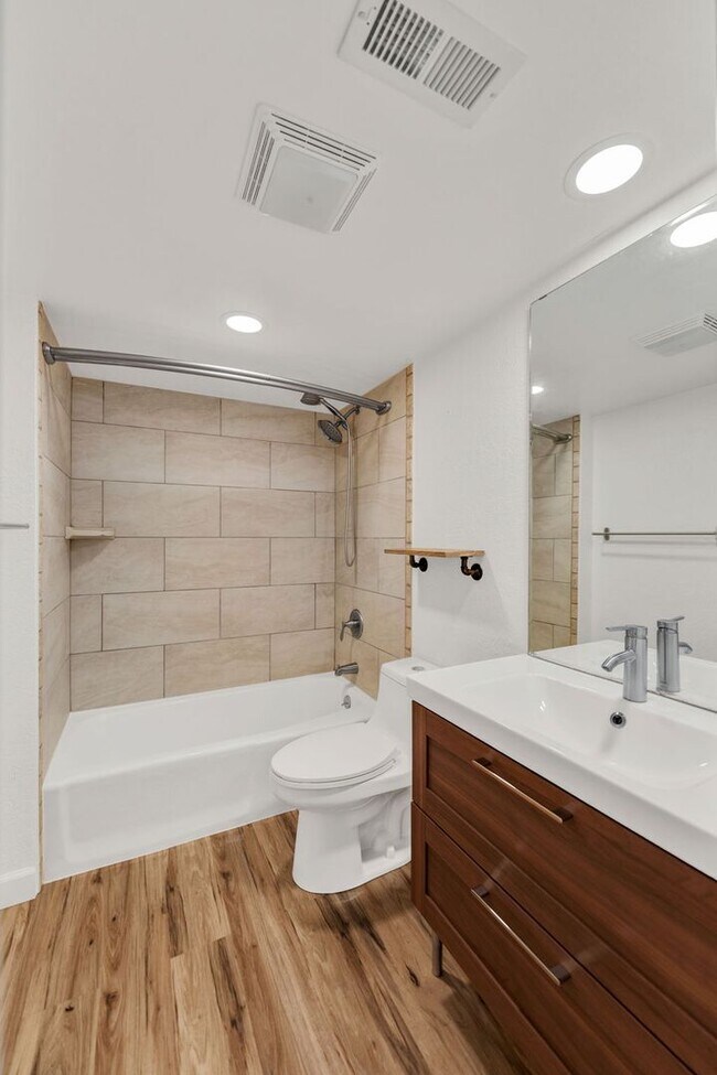 Building Photo - Spacious Poolside Condo!