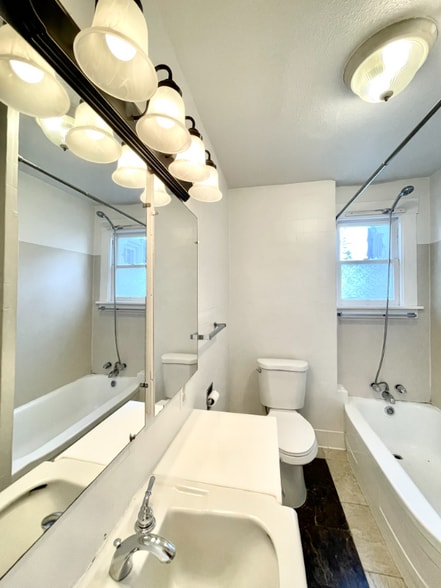 Building Photo - 901 N M St