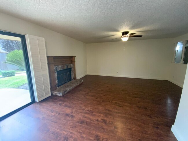 Building Photo - 3 br, 2 bath House - 404 N. Renn Ave
